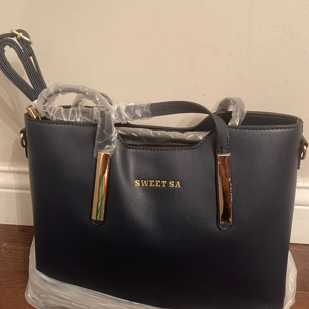 Tote bag Navy in color with